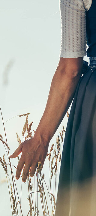 Übergossenen Alm - Nahaufnahme Frau im Feld