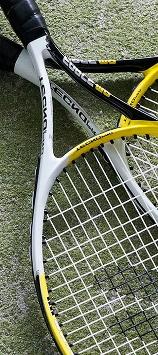 Übergossene Alm - Tennisschläger mir Tennisbälle