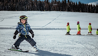 Übergossene Alm - Kind beim Schifahren lernen