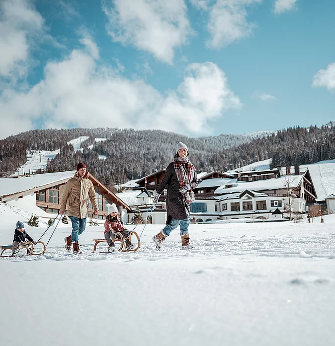 Winterurlaub abseits der Piste für Nicht-Skifahrer: Winterwandern, Rodeln, Pferdekutsche-Fahren