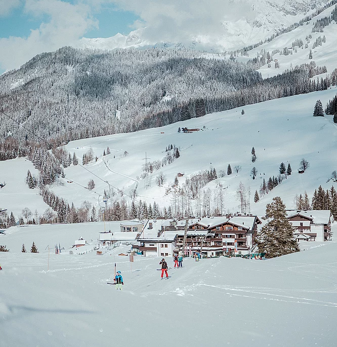 Im Salzburger Skihotel direkt an der Piste am Hochkönig mit der ganzen Familie Ski-In/Ski-Out erleben
