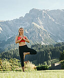 Übergossene Alm - Yoga im Relaxgartenbereich