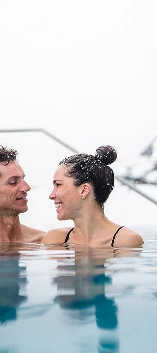 Wellnessurlaub im Winter - Winterliche Poollandschaft - Übergossene Alm