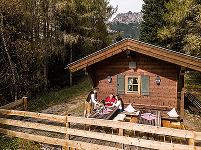 Übergossene Alm - Lärchenalm Hütte von aussen