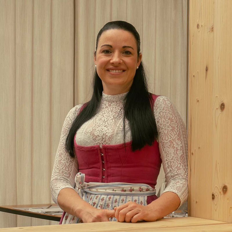 Gastgeberin Mareike im Übergossene Alm Resort im Salzburger Land